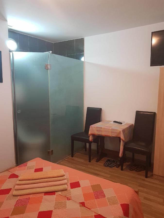 Hotel Pansion Lug Bělehrad Exteriér fotografie